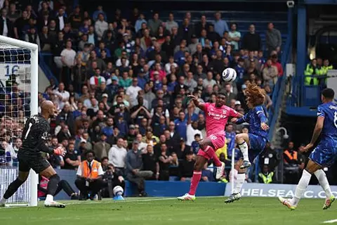 هدية لمانشستر سيتي.. إيبسويتش تاون يفرض التعادل على تشيلسي بمشاركة سام مرسي